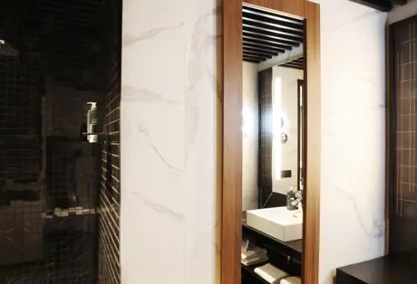 Hotel Reykjavik Saga Standard Bathroom
